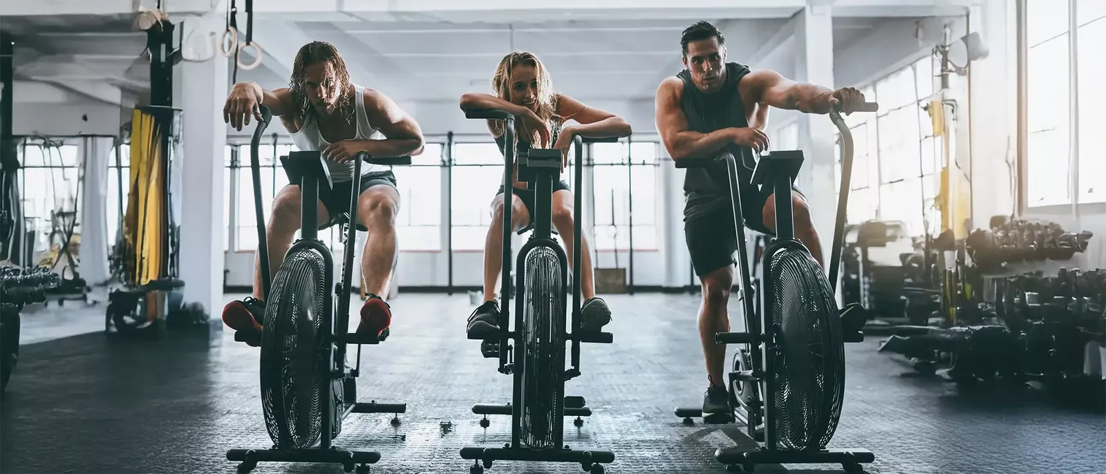 AirBike – co to jest, jak działa i dlaczego warto trenować na rowerze powietrznym?