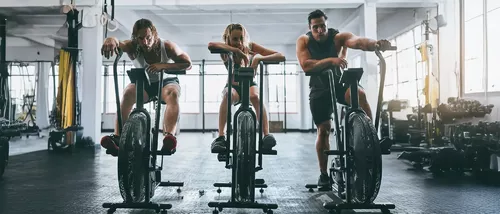 AirBike – co to jest, jak działa i dlaczego warto trenować na rowerze powietrznym?