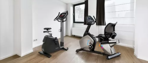 Rower stacjonarny pionowy czy poziomy? Sprawdź, który jest bezpieczny dla Twojego kręgosłupa