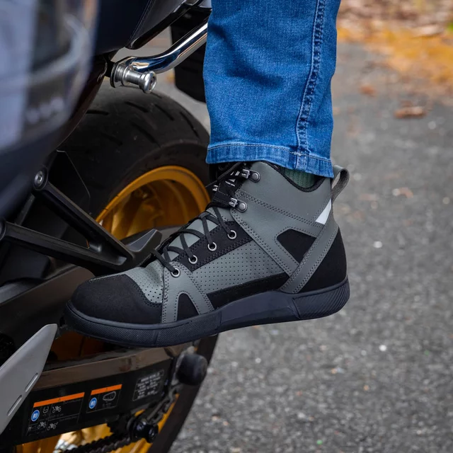 Buty motocyklowe męskie W-TEC Milwook ∙ skóra zamszowa ∙ membrana wodoodporna ∙ ochrona kostek ∙ oddychające