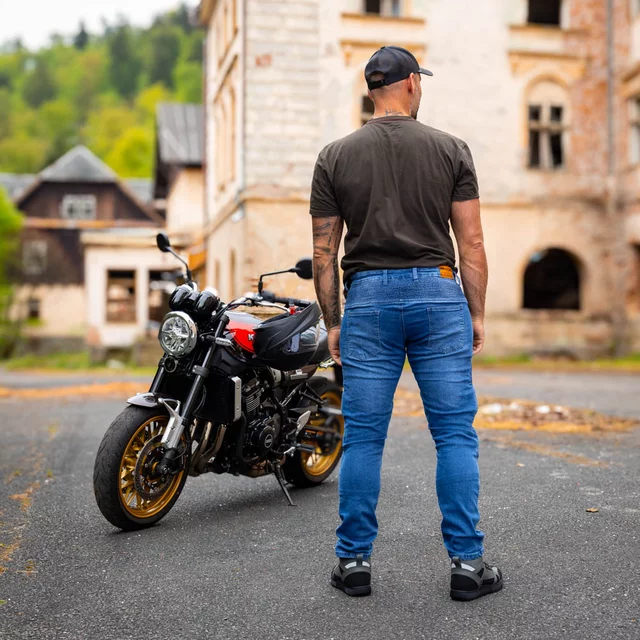 Buty motocyklowe męskie W-TEC Milwook ∙ skóra zamszowa ∙ membrana wodoodporna ∙ ochrona kostek ∙ oddychające