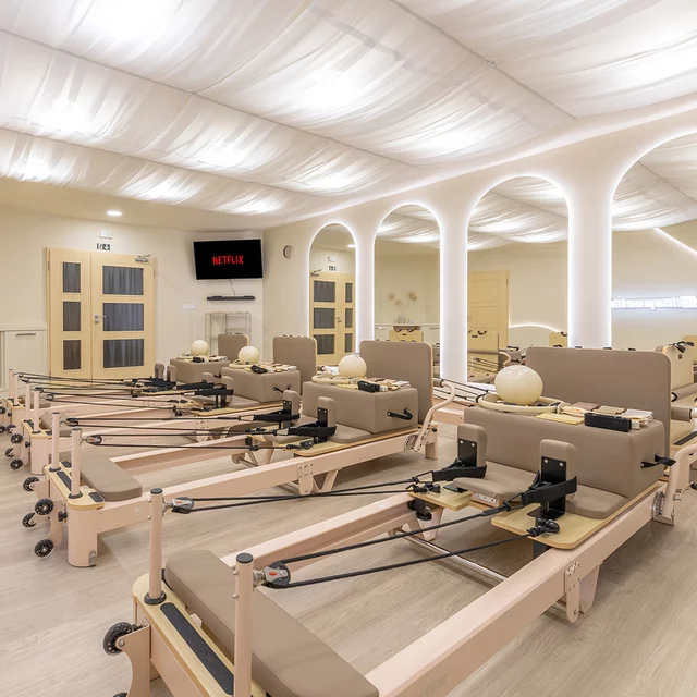 Zestaw do pilatesu inSPORTline Sinuata ∙ obręcz do pilatesu ∙ 3 gumy oporowe ∙ piłka ∙ skarpetki ∙ worek - Beżowy