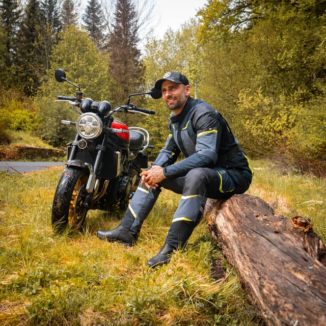 Kurtka motocyklowa W-TEC Modock ∙ trójwarstwowa ∙ wypinana podpinka ∙ membrana wodoodporna ∙ ochraniacze CE ∙ wentylacja AirVent - czarno-niebiesko-fluo-żółty