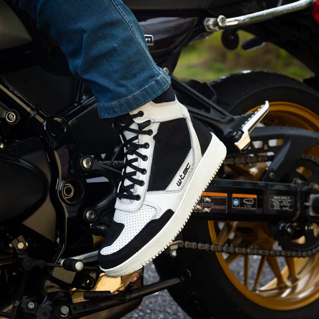 Buty motocyklowe W-TEC Bastige ∙ naturalna skóra ∙ ochrona kostek ∙ wzmocniona pięta i nosek ∙ antypoślizgowa podeszwa ∙ wentylacja