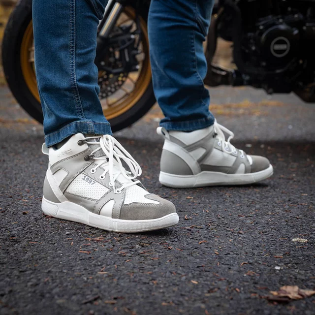 Buty motocyklowe W-TEC Arimes ∙ męskie ∙ wysoka cholewka ∙ ochrona kostek i pięt ∙ idealne na miasto ∙ antypoślizgowe