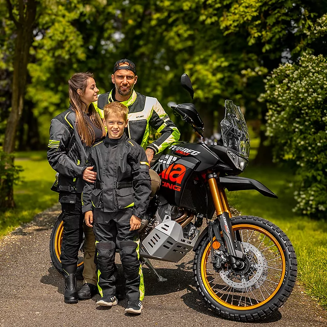 Regulowane dziecięce spodnie motocyklowe W-TEC Pinapoco ∙ ochraniacze kolan EN 1621-1 ∙ wentylacja mesh∙ odblaski ∙ zamek do kurtki