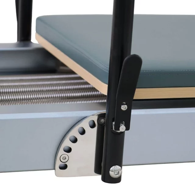 Reformer do pilatesu inSPORTline Oquiler ∙ system sprężynowy ∙ nośność 150 kg ∙ rama aluminiowa ∙ box w zestawie