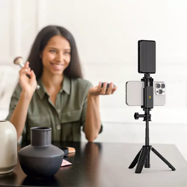 Mini statyw z oświetleniem LED Apexel Mini ∙ regulacja jasności i temperatury 2500-9000K ∙ adapter do kamer sportowych ∙ bateria 3000 mAh ∙ waga 296 g