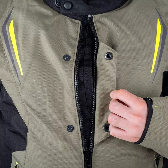 Kurtka motocyklowa W-TEC Karmal ∙ z membraną wodoodporną ∙ wypinana wkładka termiczna ∙ regulacja dopasowania ∙ wentylacja ∙ elementy odblaskowe - czarno-oliwkowy