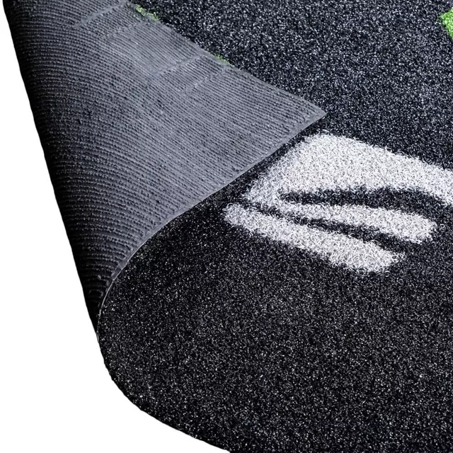 Sztuczna trawa treningowa inSPORTline Crospet 10×2 m ∙ podziałka numeryczna ∙ piktogramy ćwiczeń ∙ antypoślizgowy spód ∙ wysoka gęstość