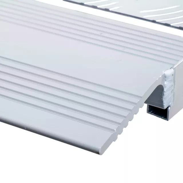 Rampa najazdowa do ATV/UTV W-TEC Gordanox ∙ nośność 340 kg ∙ aluminiowa ∙ składana ∙ 2 pasy mocujące ∙ waga 19,3 kg