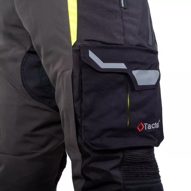 Męskie spodnie motocyklowe W-TEC Daimick ∙ trójwarstwowe ∙ certyfikowane ochraniacze ∙ elastyczne panele ∙ odblaski ∙ cargo kieszenie - Czarno-szary