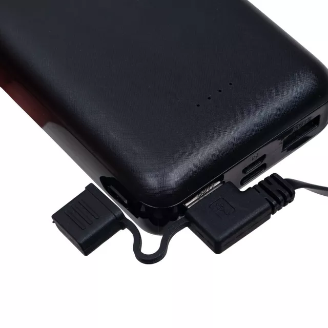 Nakładka grzewcza na siedzenie motocyklowe W-TEC HEATsaddle ∙ 3 poziomy grzania ∙ karbonowe włókna ∙ zasilanie USB ∙ 45-65°C ∙ antypoślizgowa