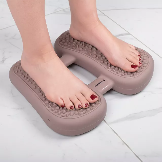 Poduszka balansująca z masażerem inSPORTline Balaxor sensomotoryczna ∙ masaż stóp ∙ nośność 300 kg ∙ wzmacnianie core ∙ wypustki 7 mm - mus mokka