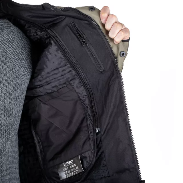 Kurtka motocyklowa W-TEC Karmal ∙ z membraną wodoodporną ∙ wypinana wkładka termiczna ∙ regulacja dopasowania ∙ wentylacja ∙ elementy odblaskowe - czarno-oliwkowy