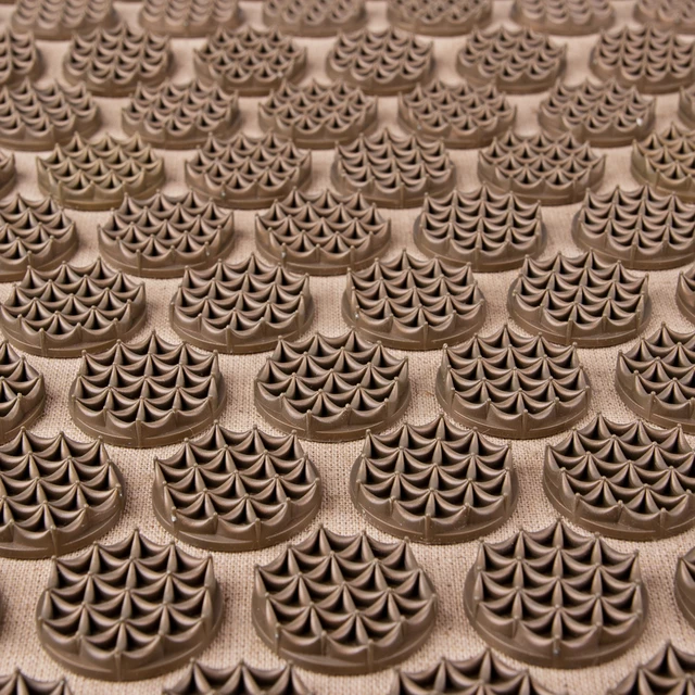 Mata do akupresury z włókien kokosowych inSPORTline AKU-2000 72x44x2 cm - Czarny