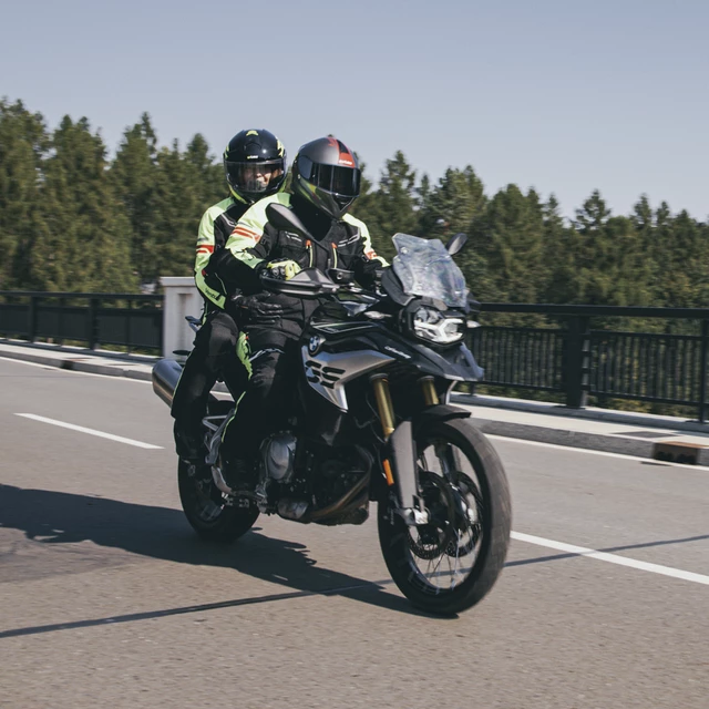 Kask motocyklowy szczękowy z blendą W-TEC Vexamo PI Graphic z Pinlockiem - Biała Grafika