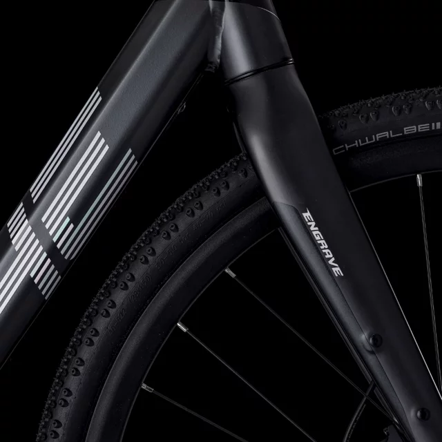 Rower elektryczny gravelowy 4EVER ENGRAVE FLAT 28" ∙ silnik Bafang 250W ∙ napęd Shimano Alivio ∙ aluminiowa rama ∙ zasięg 80 km - tytan/hologram