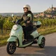 Trójkołowy skuter elektryczny inSPORTline Tarra ∙ dwumiejscowy ∙ 800 W ∙ zasięg do 45 km ∙ nośność 200 kg ∙ bieg wsteczny