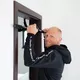 Drążek drzwiowy do podciągania inSPORTline DCB100 - OUTLET
