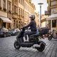 Skuter elektryczny W-TEC Raike II 10" ∙ hamulce tarczowe hydrauliczne ∙ zasięg 65 km ∙ nośność 115 kg ∙ zamykany bagażnik